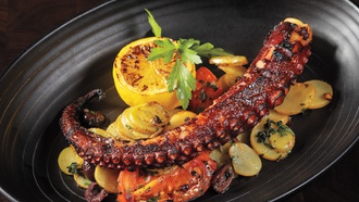 The Forum Shops at Caesars seafood restaurant introduces soft-shell crabs.