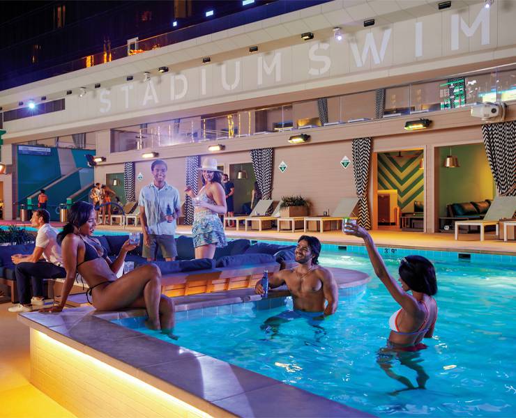 Las Vegas pool clubs invite you to party by the moonlight - Las