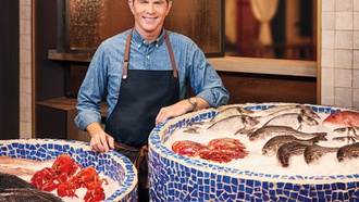 New Caesars Palace restaurant features fresh seafood in market format.