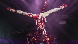 Cirque du Soleil creates magical homage to iconic entertainer.