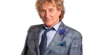 After 10 years on the Strip, singer still thrills fans.