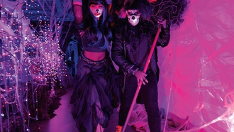 You’ll find great offers at everything from attractions and bars to shopping centers and restaurants.