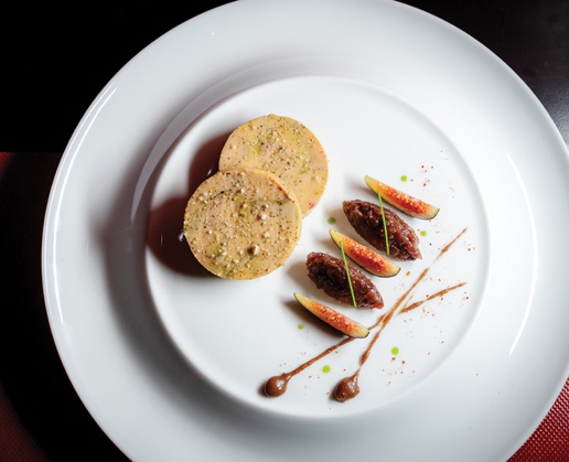 For a romantic evening, try L’Atelier de Joel Robuchon at MGM Grand in Las Vegas
