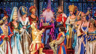 The Excalibur production features knights, horses and food you eat with your hands.