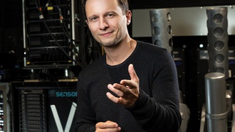 The Linq Hotel illusionist’s show is all about connection with his audiences.