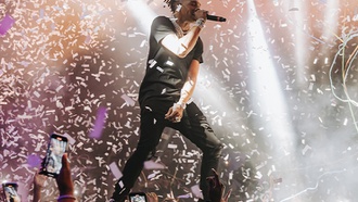 Dayclubs and nightclubs close out the holiday weekend with plenty of partying.