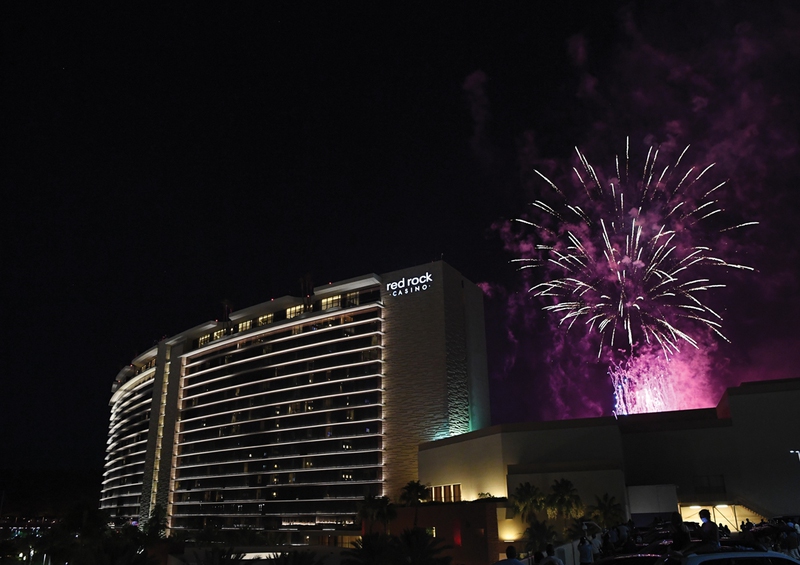 4th of July Las Vegas  Fireworks, Concerts, & Pool Parties