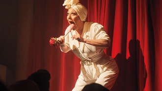 Show mixes theater and bar fun at Fremont East's new venue, Cheapshot.