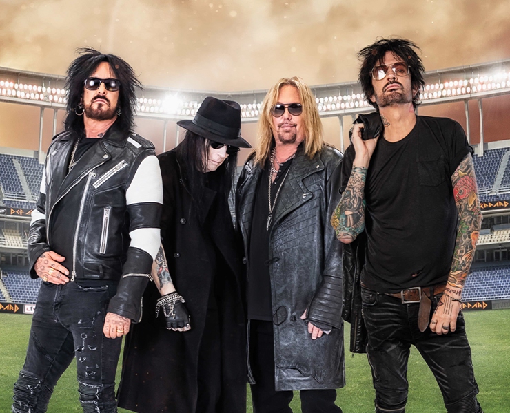 is vince neil on tour with motley crue