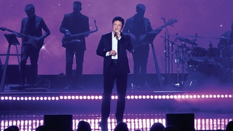 The star celebrates a life of entertainment in his Harrah’s show.