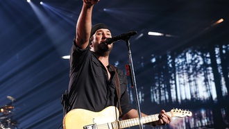 Country singers packs his concerts with plenty of classic hits and new tunes.