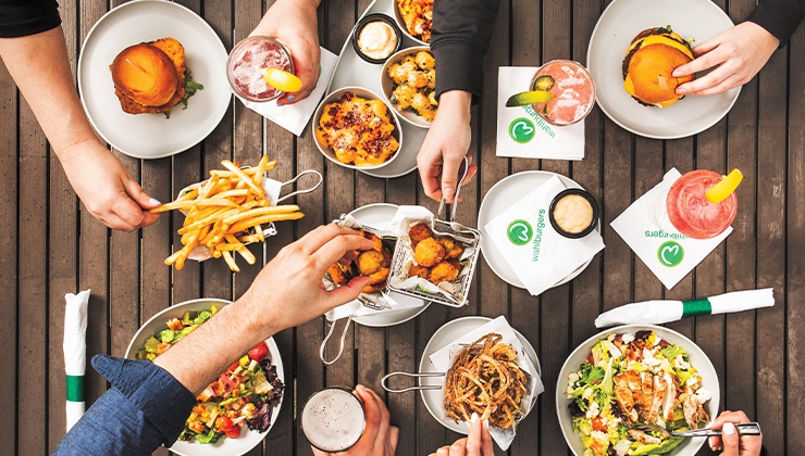 This hamburger restaurant in Mandalay Place features favorite recipes.