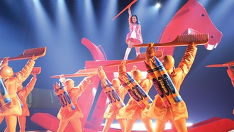 Count on creativity in the pop superstar’s vibrant Resorts World show.