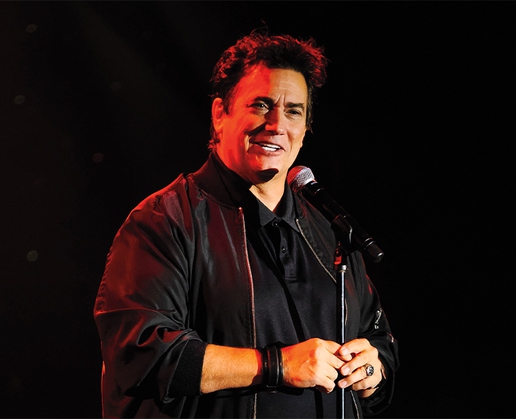 ELITE members sipped cocktails and enjoyed light bites at Golden Nugget in Las Vegas before enjoying a performance by Gordie Brown