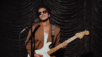 The music superstar brings his signature guitar, along with moves and music, to Dolby Live ...