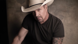 The country star plays his hits and a variety of cover songs during his Caesars ...