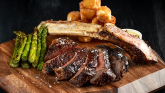 This Cosmopolitan restaurant is the perfect choice for either lunch or dinner.