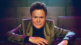 The performer raps, reminisces and rocks at his residency at Harrah’s Las Vegas.