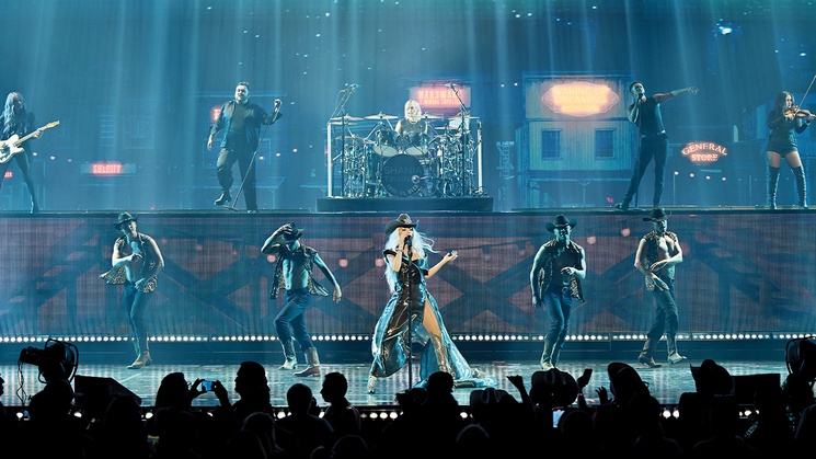 Canadian country star’s residency at Planet Hollywood is a visual and audio feast.