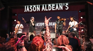 From lounges and restaurants to comedy clubs, it’s easy to get your groove on.