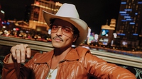 Bruno Mars will be celebrated with a parade down the Strip and a street renamed in his honor Friday, joining a storied roster of Las Vegas legends — Elvis Presley, Frank Sinatra, Dean Martin and Sammy Davis Jr. ...

