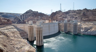 There's enough concrete in this man-made wonder to pave a highway from San Francisco to New York!