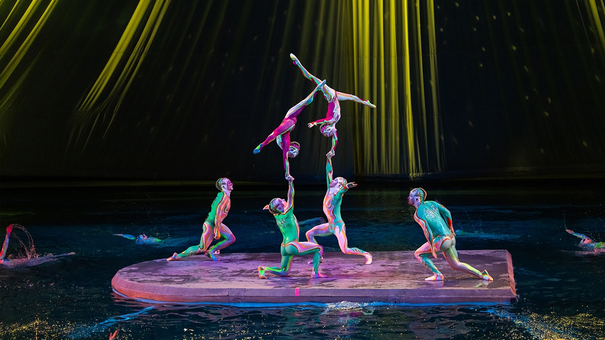 “O” by Cirque du Soleil enthralls with its unique theatrical world in Las Vegas